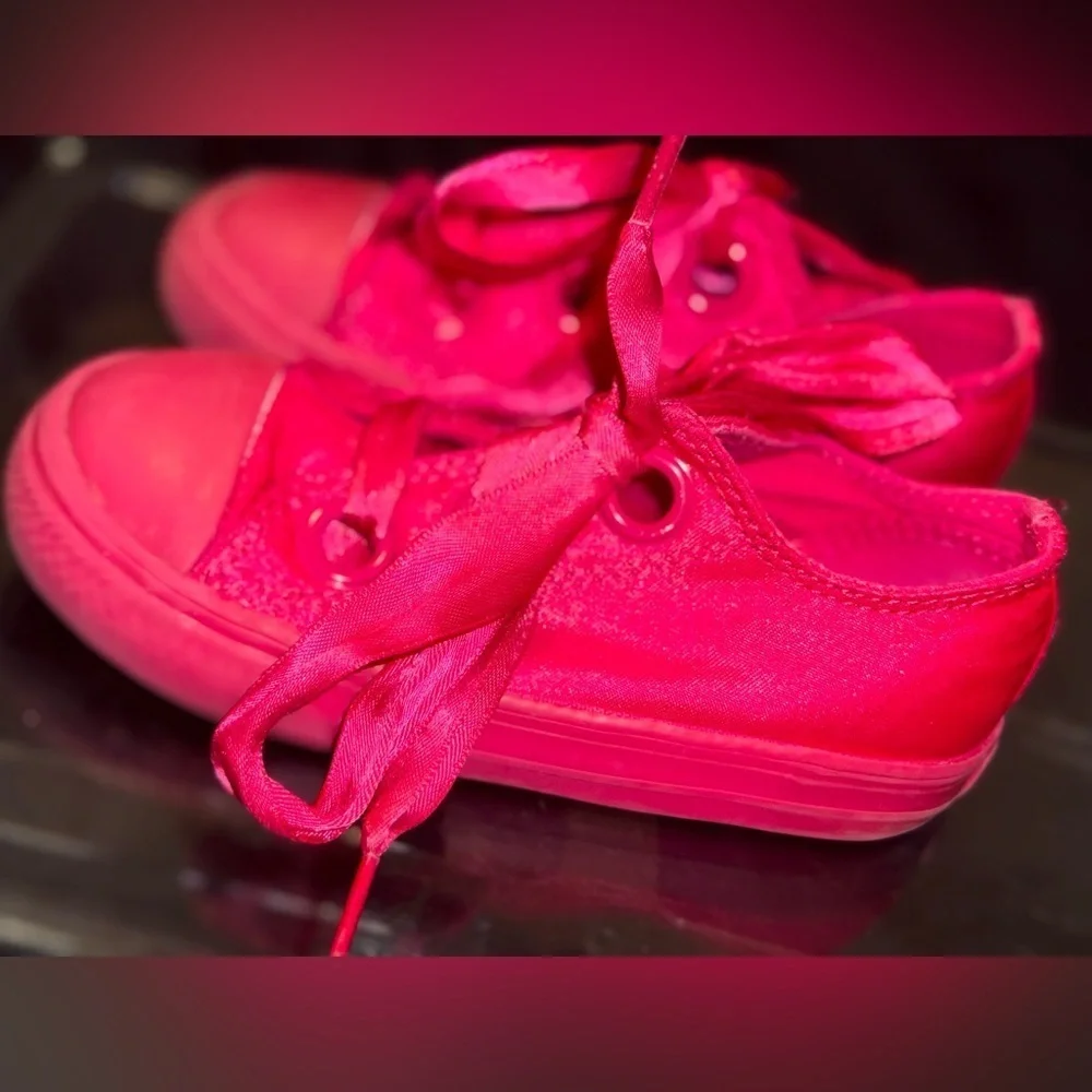 Bold Pink Low-Top Sneakers with Lace-Up Design